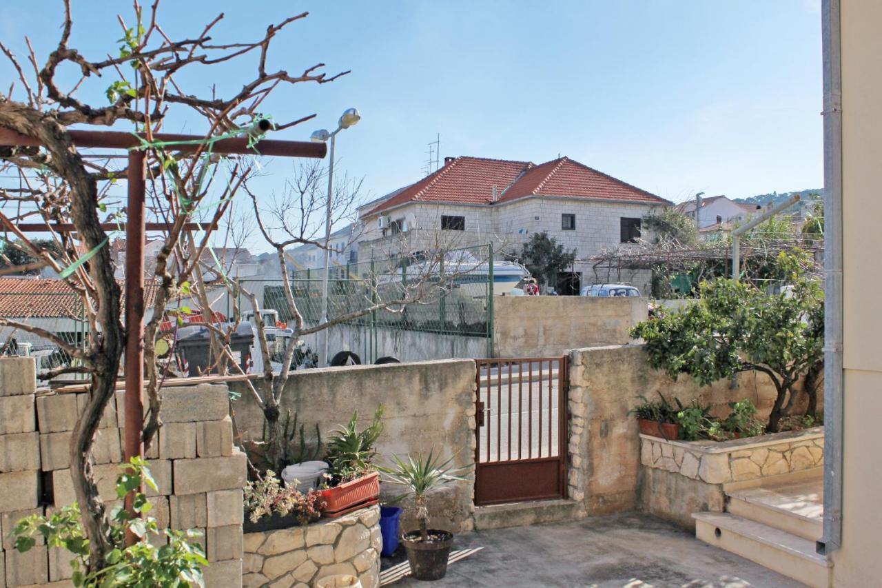 Apartments With A Parking Space Supetar, Brac - 6037 Exteriör bild
